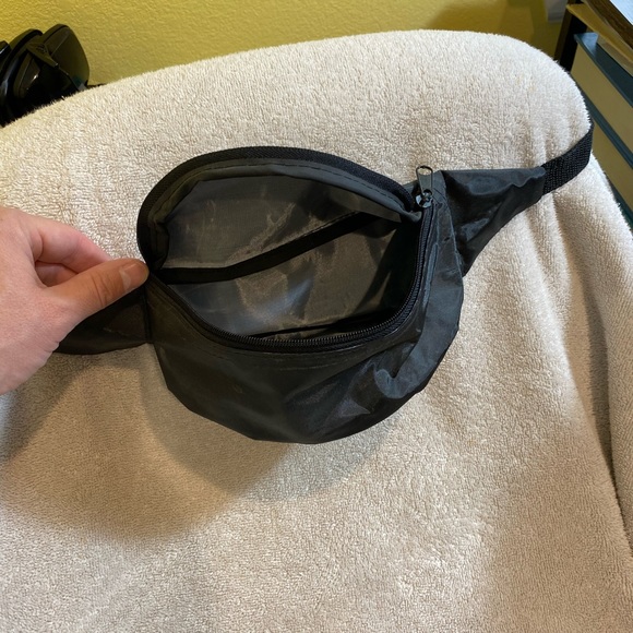 Promo Single Pocket Fannie Pack - Picture 3 of 3